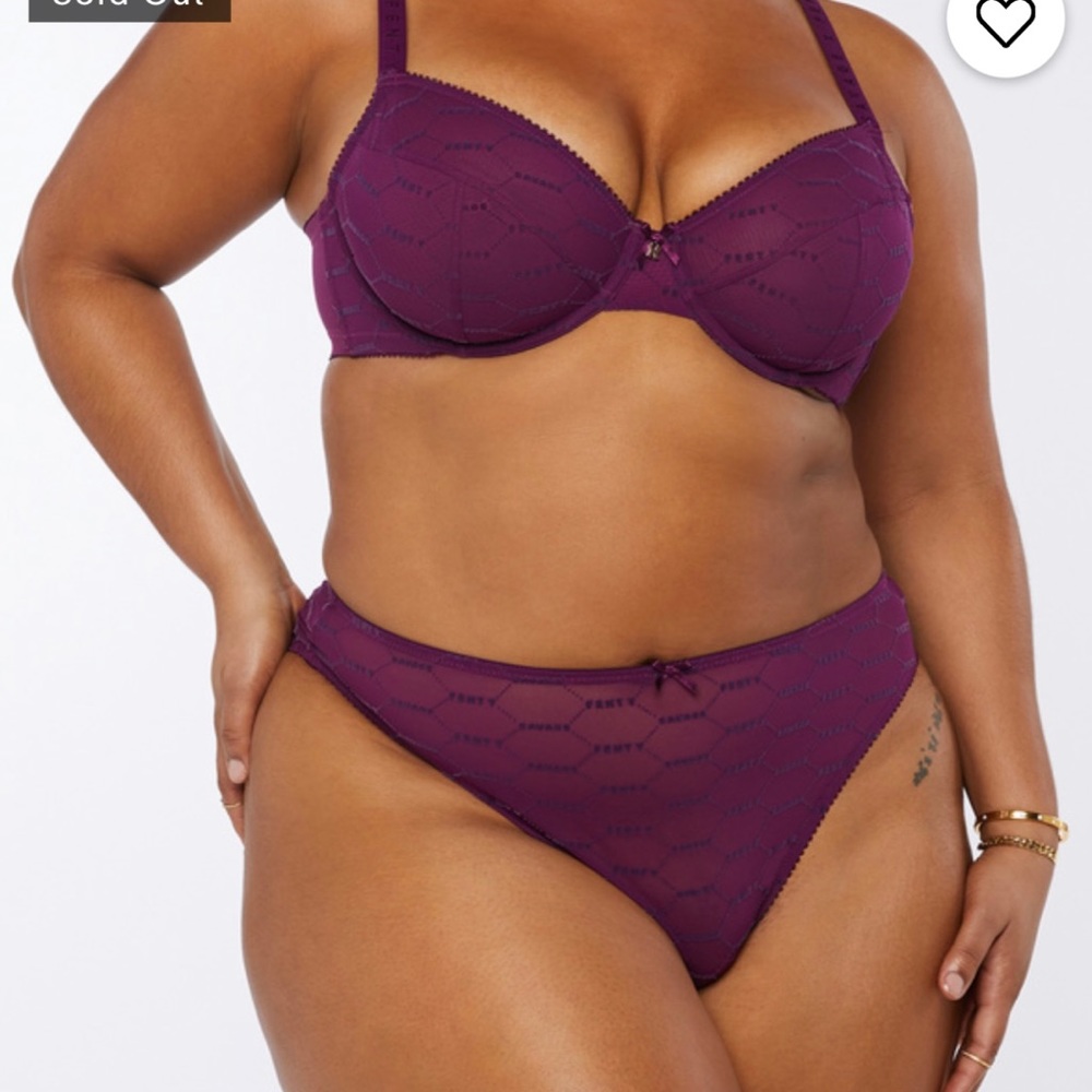 🔥🔥Savage X Fenty Flcoked Logo Unlined Bra & Panty Set🔥🔥